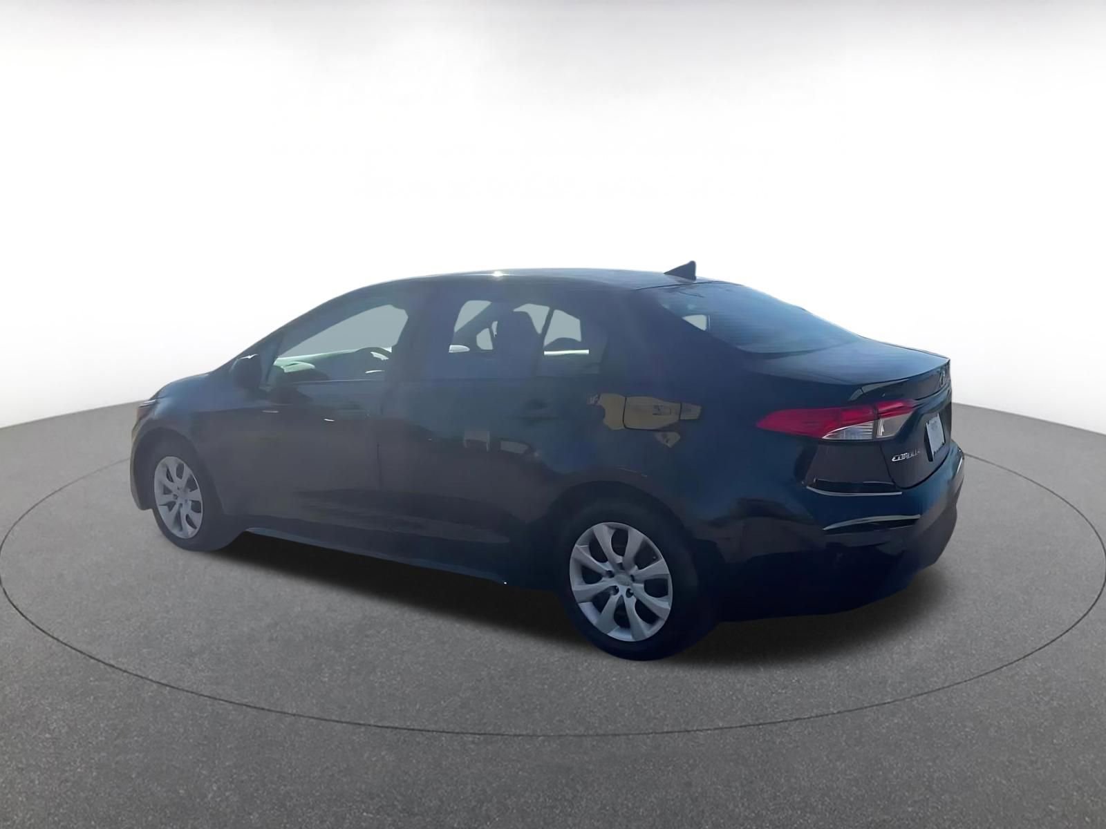 Used 2025 Toyota Corolla LE image 10