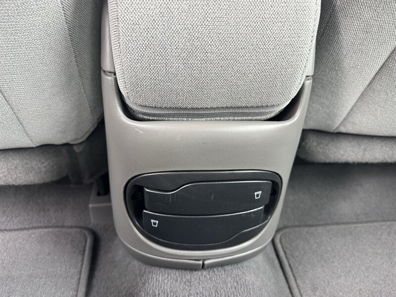 Used 2005 Ford Taurus SE FWD image 23