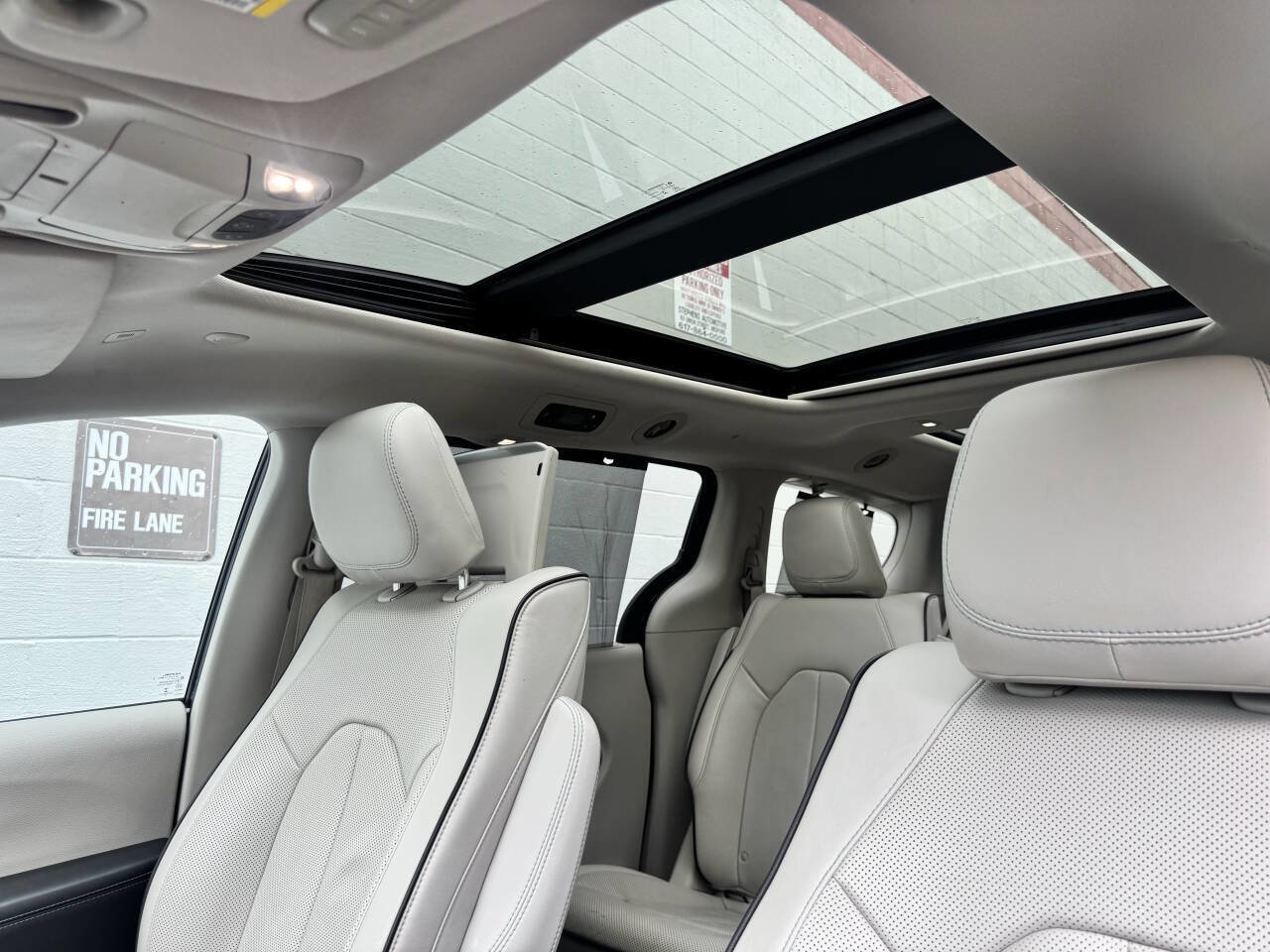 Used 2018 Chrysler Pacifica Limited w/ Advanced Safetytec Group image 26