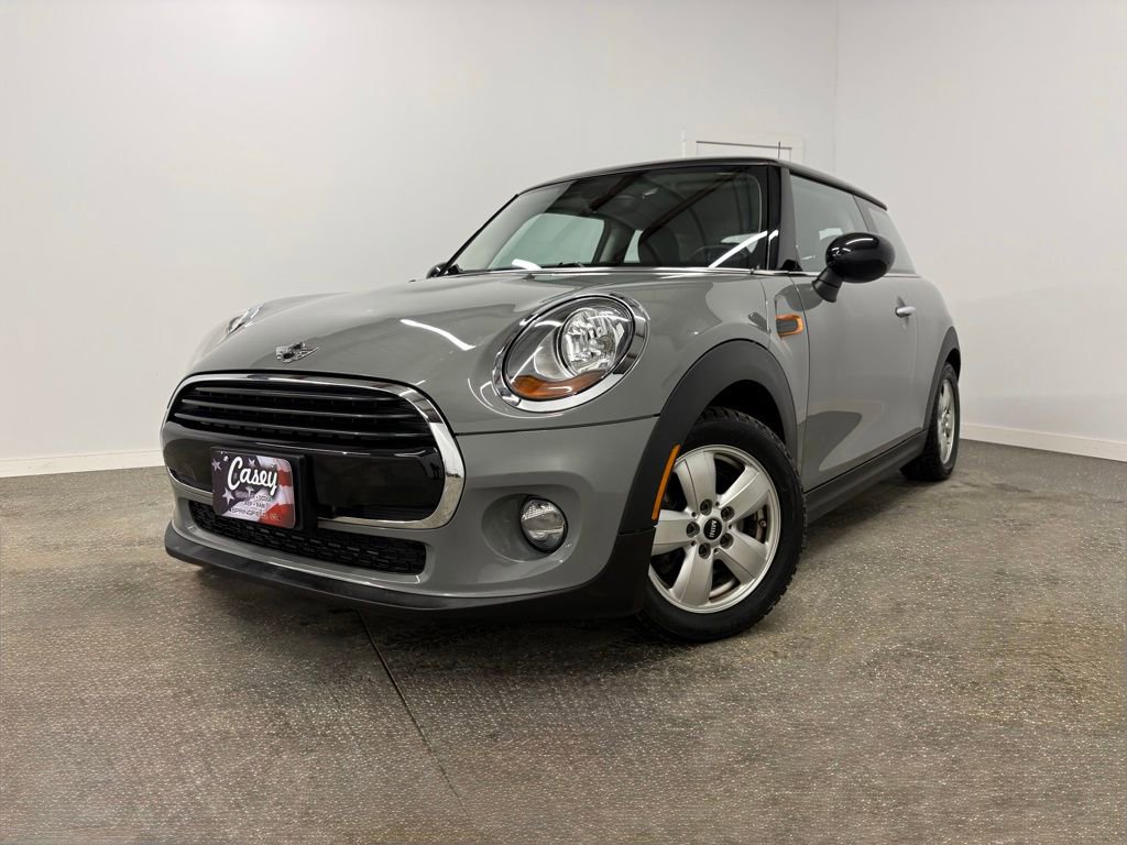 Used 2017 MINI Cooper 2-Door Hardtop image 2