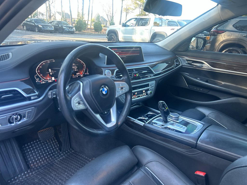 Used 2022 BMW 740i xDrive w/ Premium Package image 27