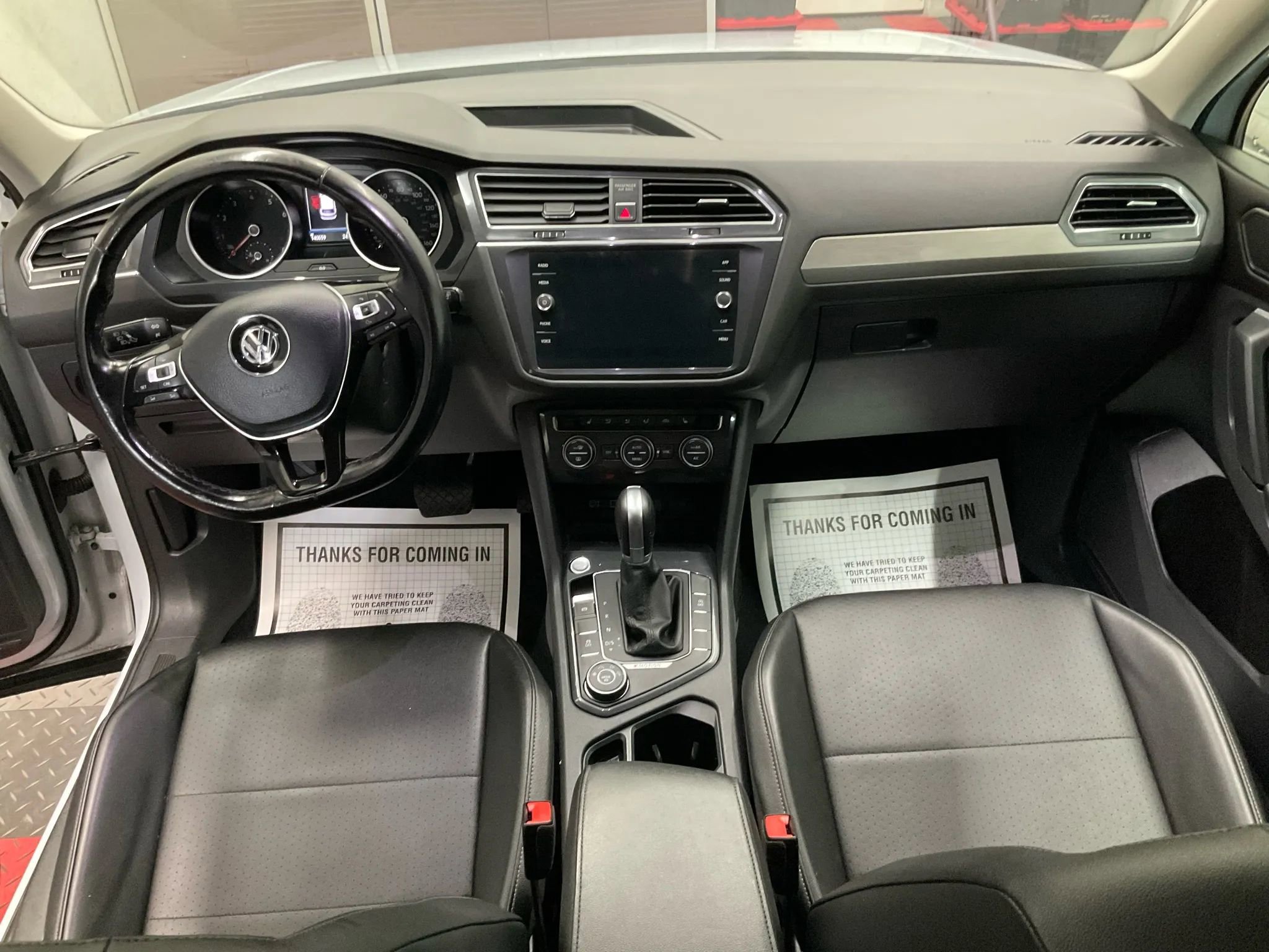 Used 2018 Volkswagen Tiguan SE w/ Panoramic Sunroof Package image 17