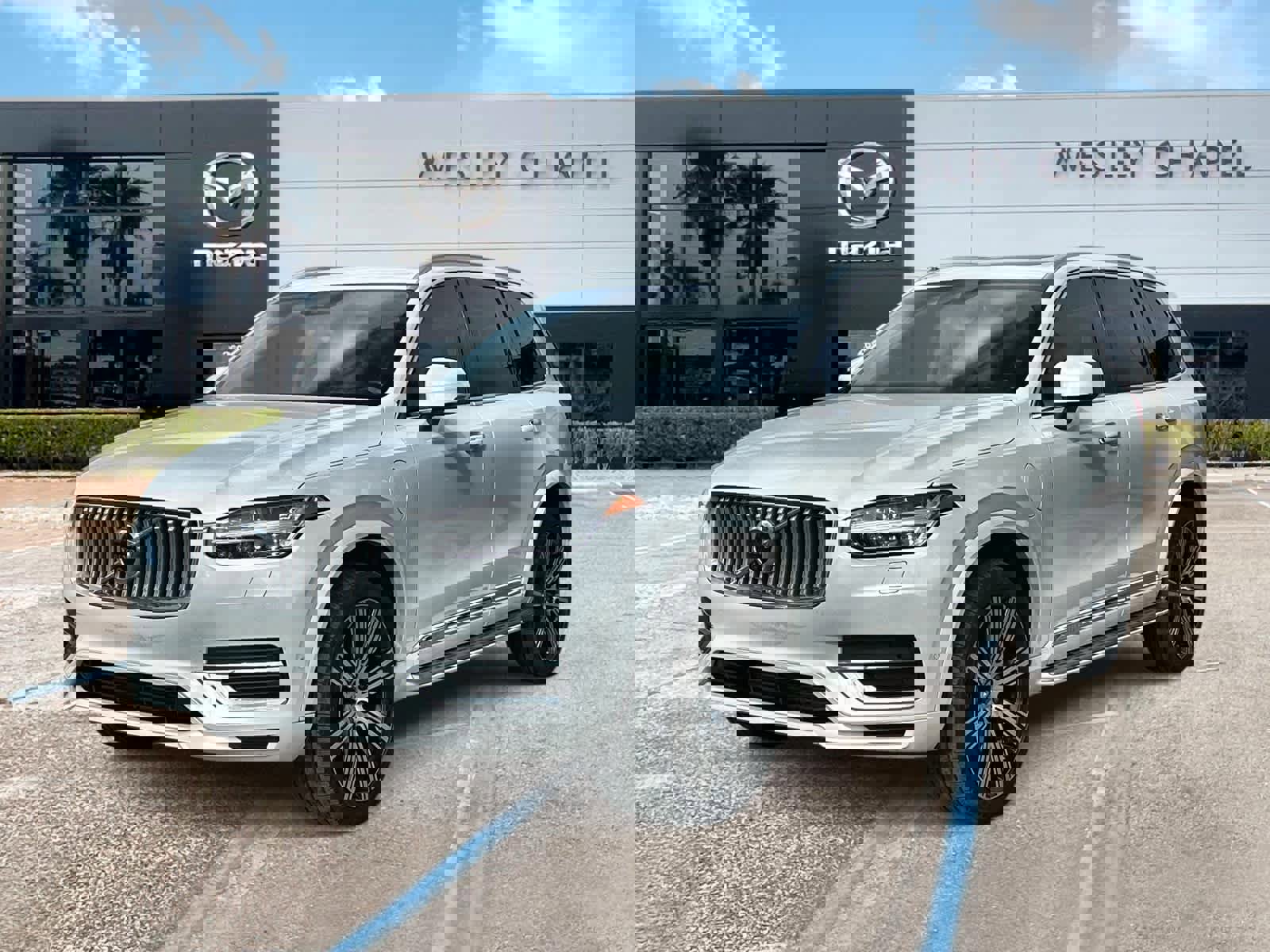 Used 2022 Volvo XC90 T8 Inscription image 1