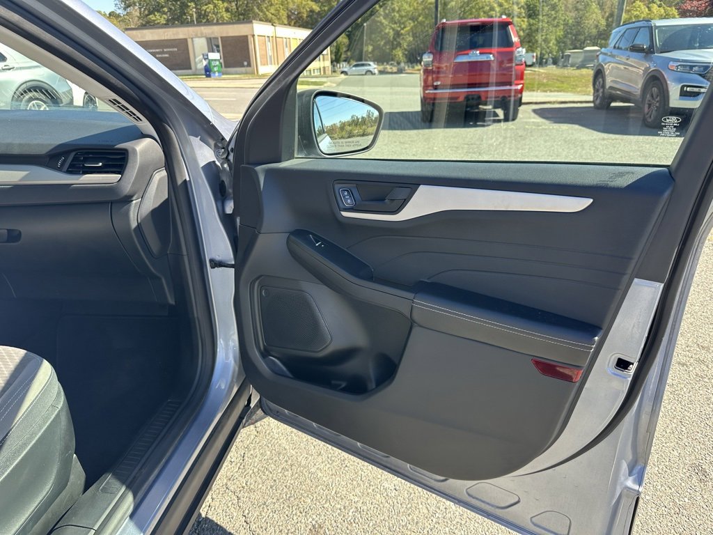 Used 2022 Ford Escape SE image 15