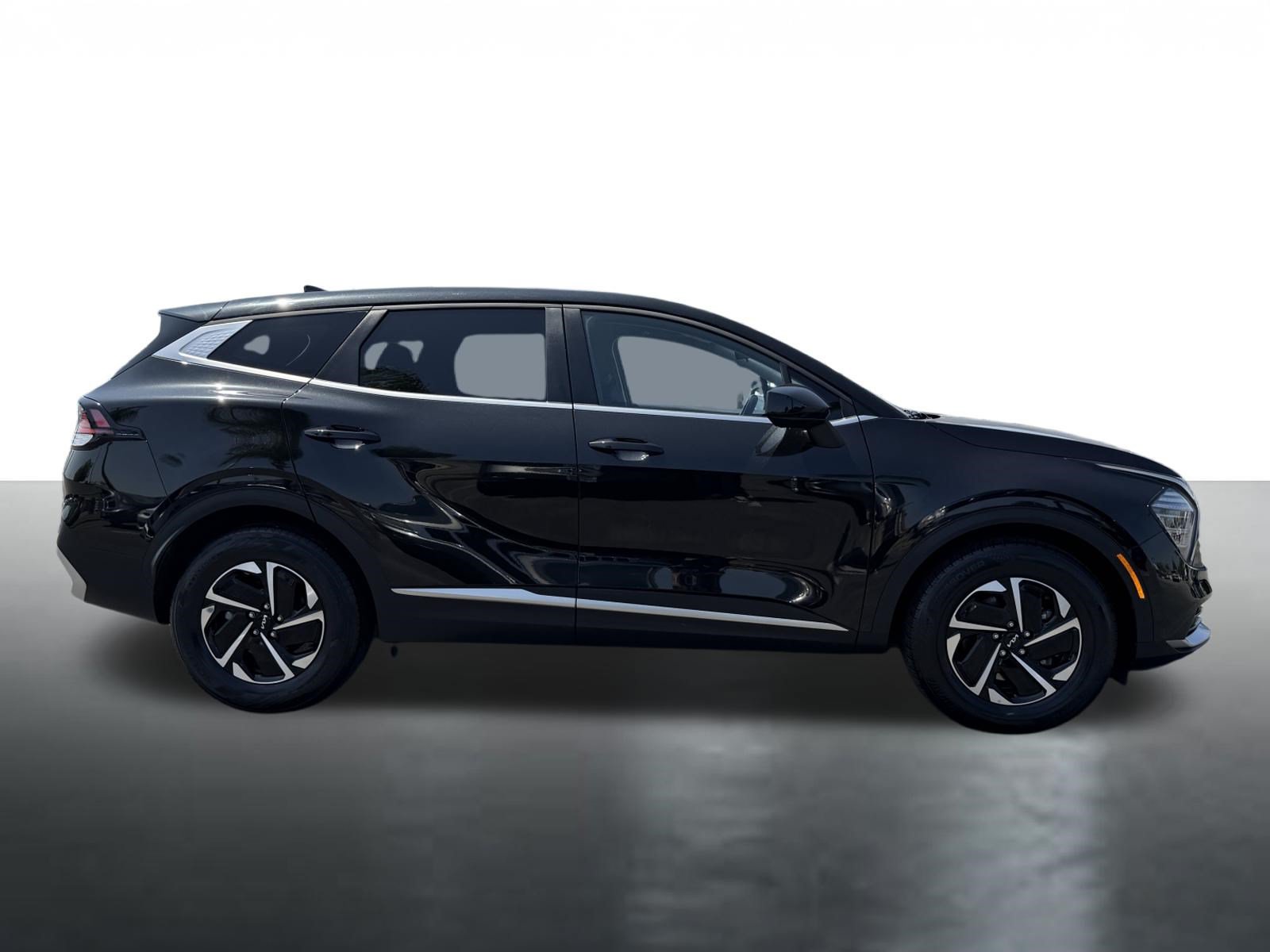 Used 2025 Kia Sportage LX FWD image 9