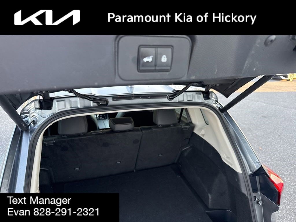 Used 2023 Nissan Rogue SV w/ SV Premium B Package image 10