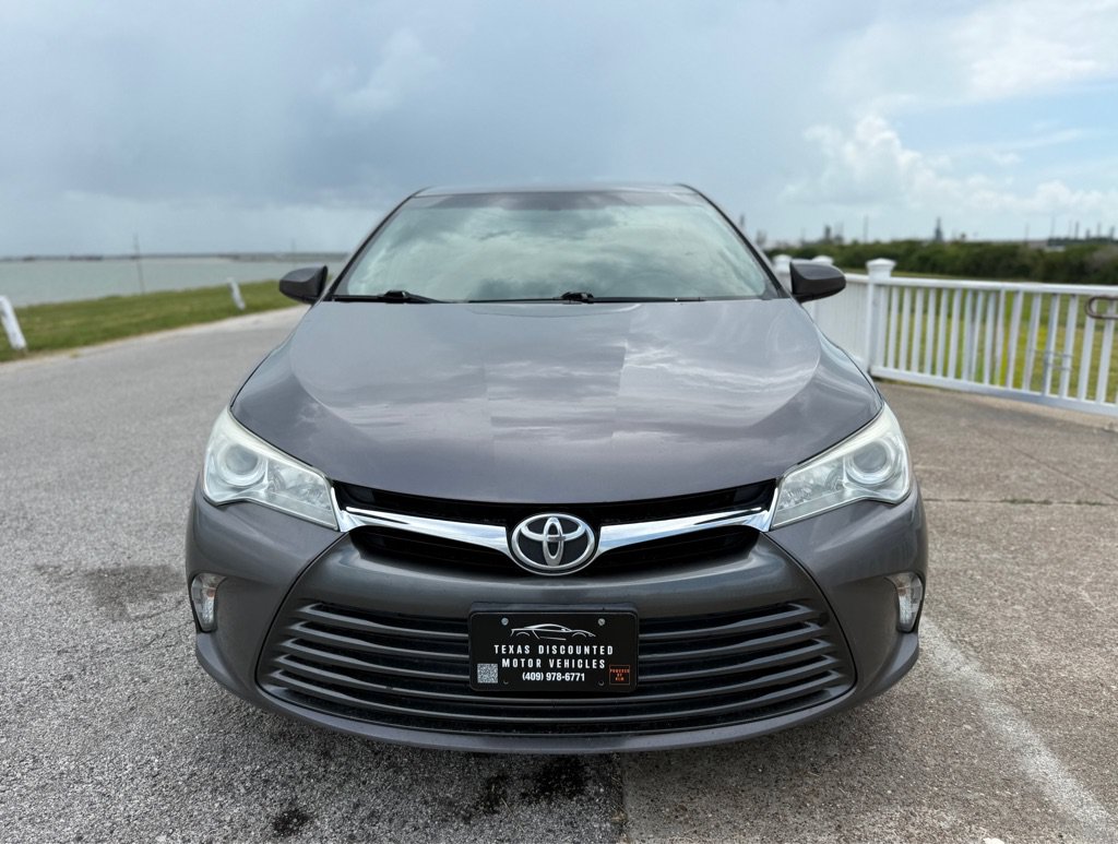Used 2017 Toyota Camry LE FWD image 2