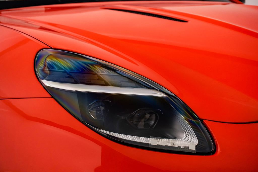 Used 2025 Aston Martin V8 Vantage Coupe image 6