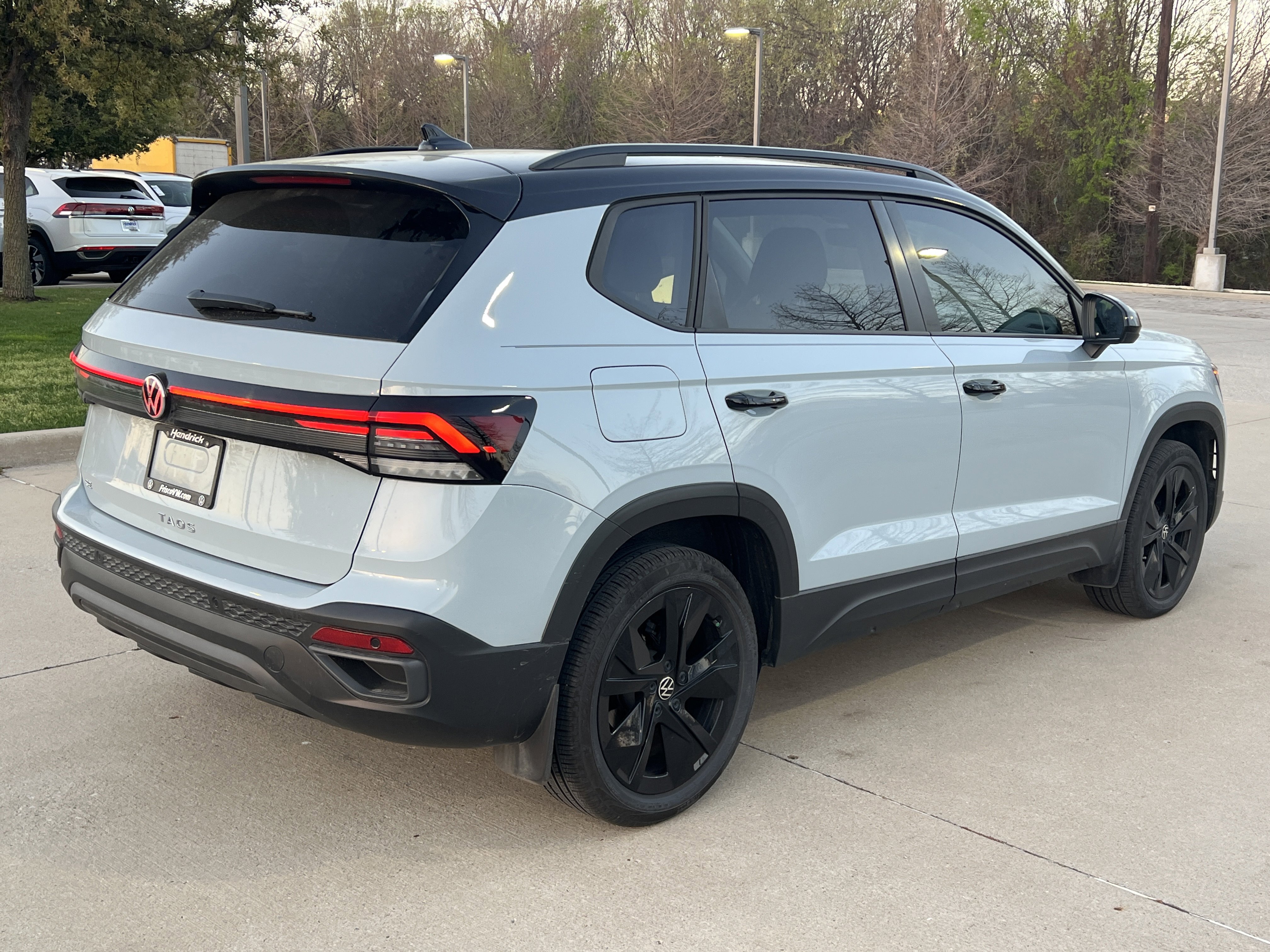 Used 2025 Volkswagen Taos SE image 10