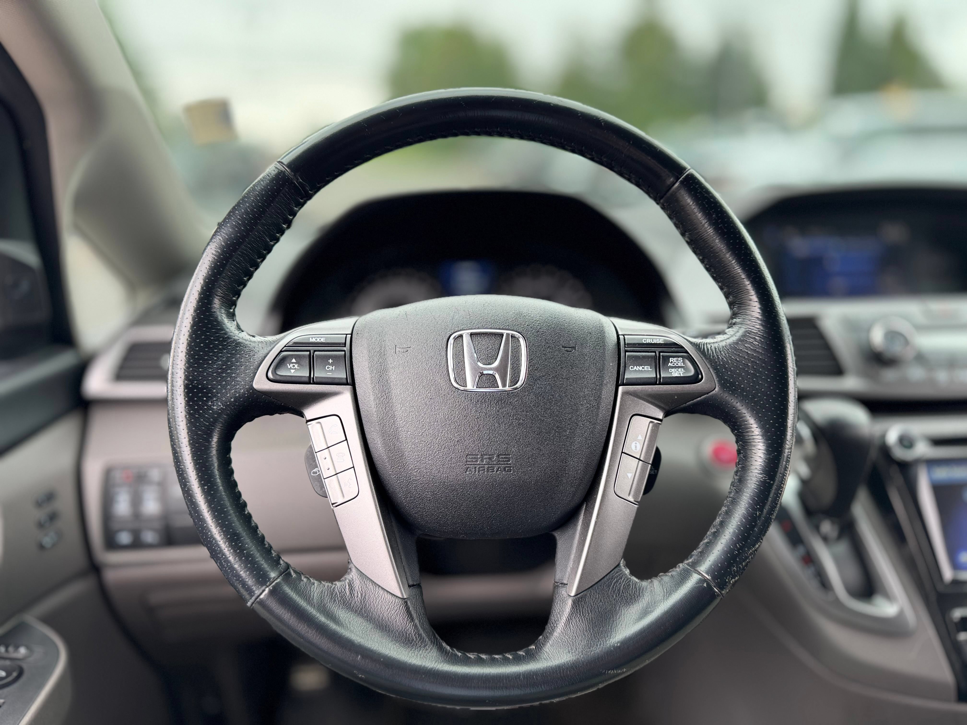 Used 2014 Honda Odyssey Touring Elite image 42