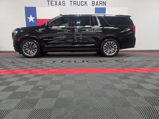 Used 2023 GMC Yukon XL Denali Ultimate AWD/4WD image 1