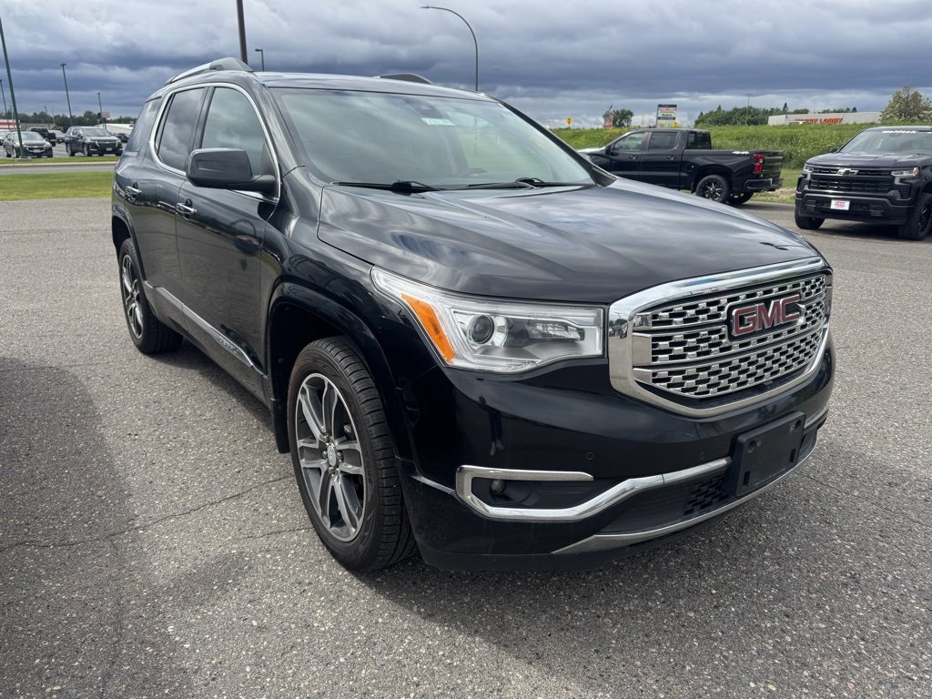 Used 2019 GMC Acadia Denali image 2