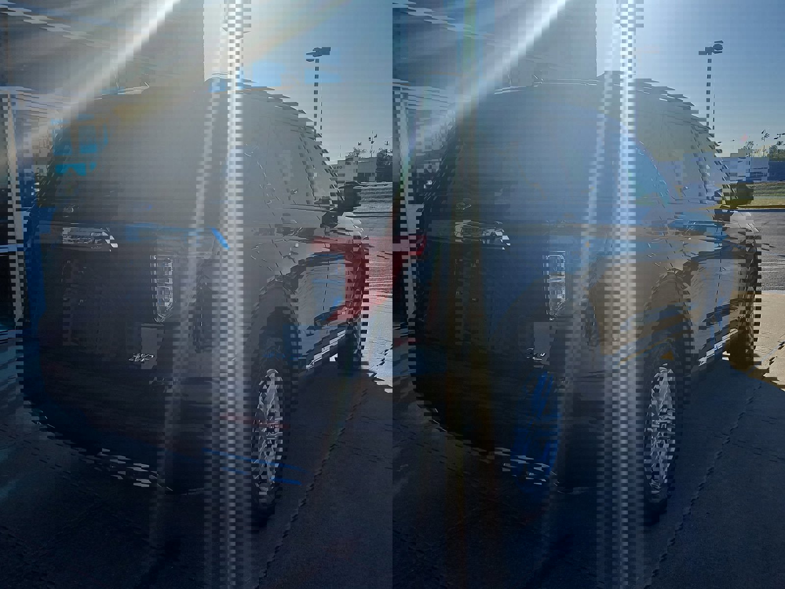 Used 2024 Ford Explorer XLT w/ Equipment Group 202A image 4