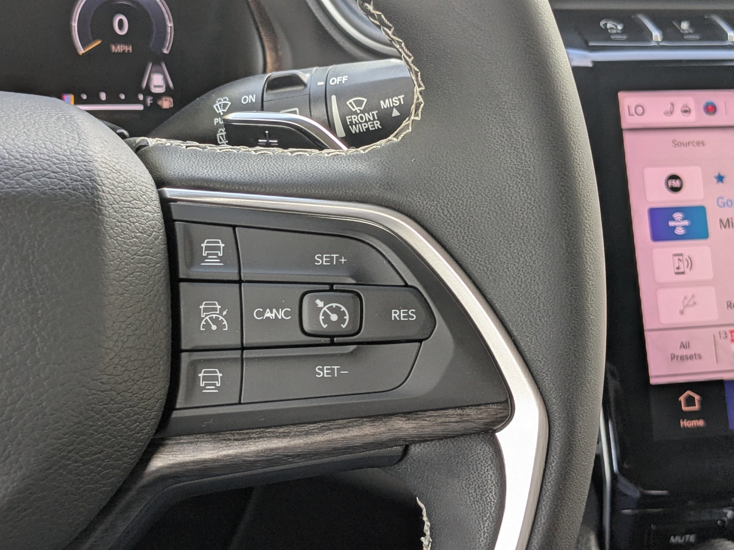 Used 2023 Jeep Grand Cherokee Limited image 25