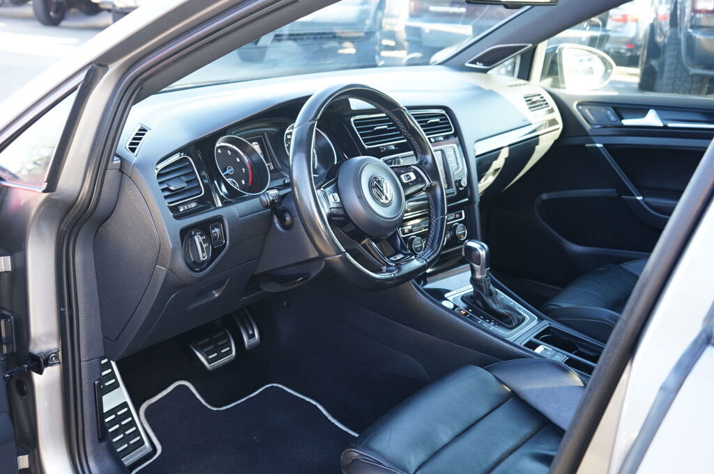 Used 2016 Volkswagen Golf R 4-Door image 14