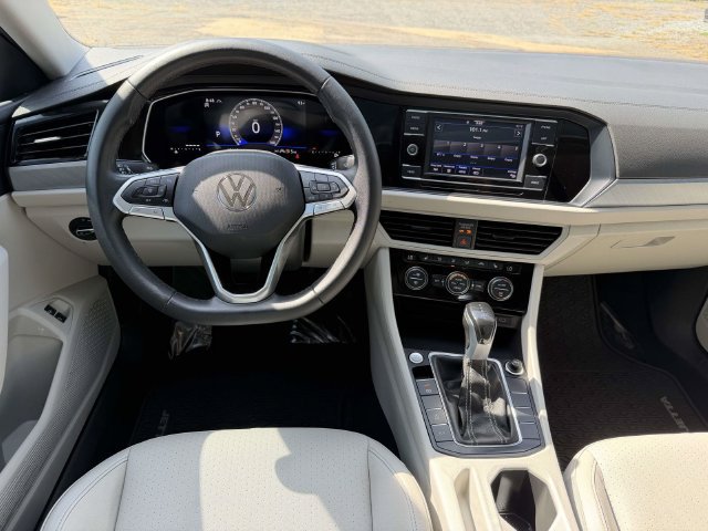 Used 2024 Volkswagen Jetta SE w/ Panoramic Sunroof Package FWD image 18