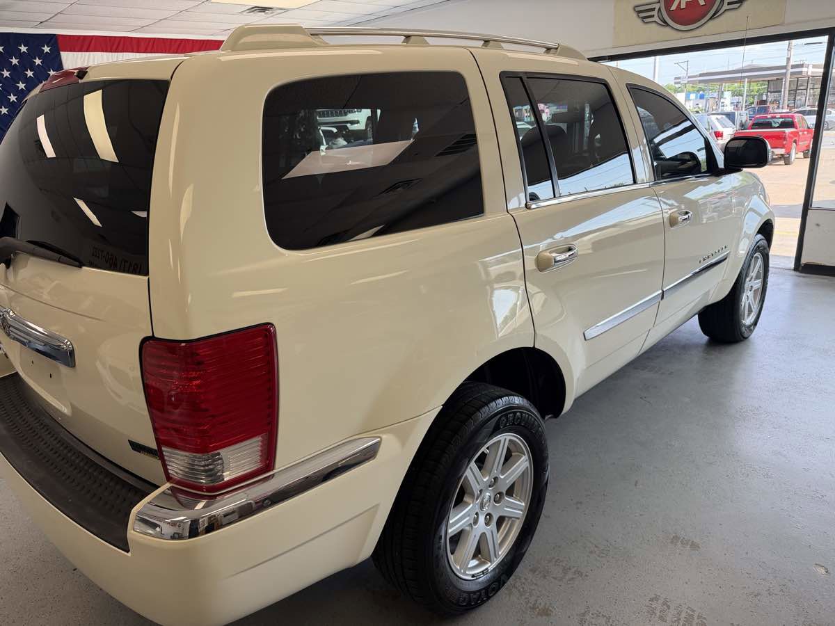 Used 2007 Chrysler Aspen Limited RWD image 6