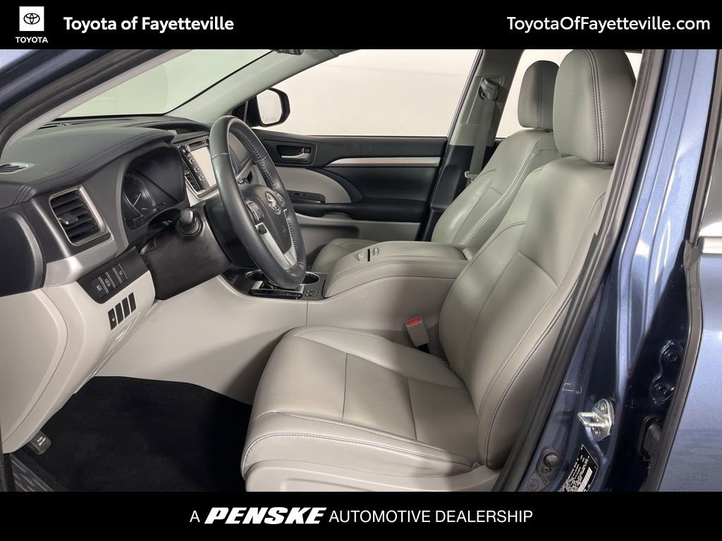 Used 2019 Toyota Highlander XLE FWD image 25