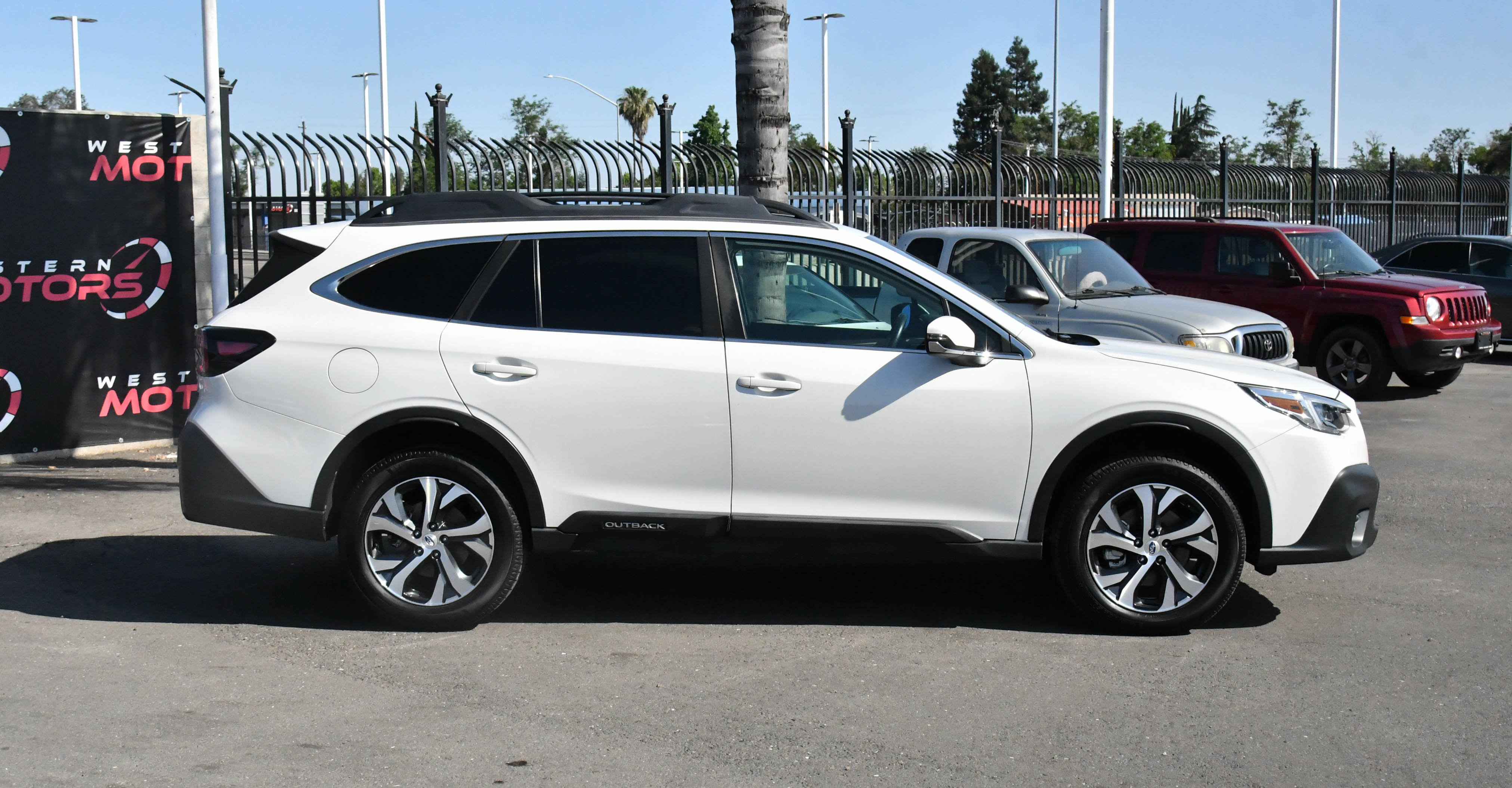 Used 2022 Subaru Outback Limited AWD/4WD image 9