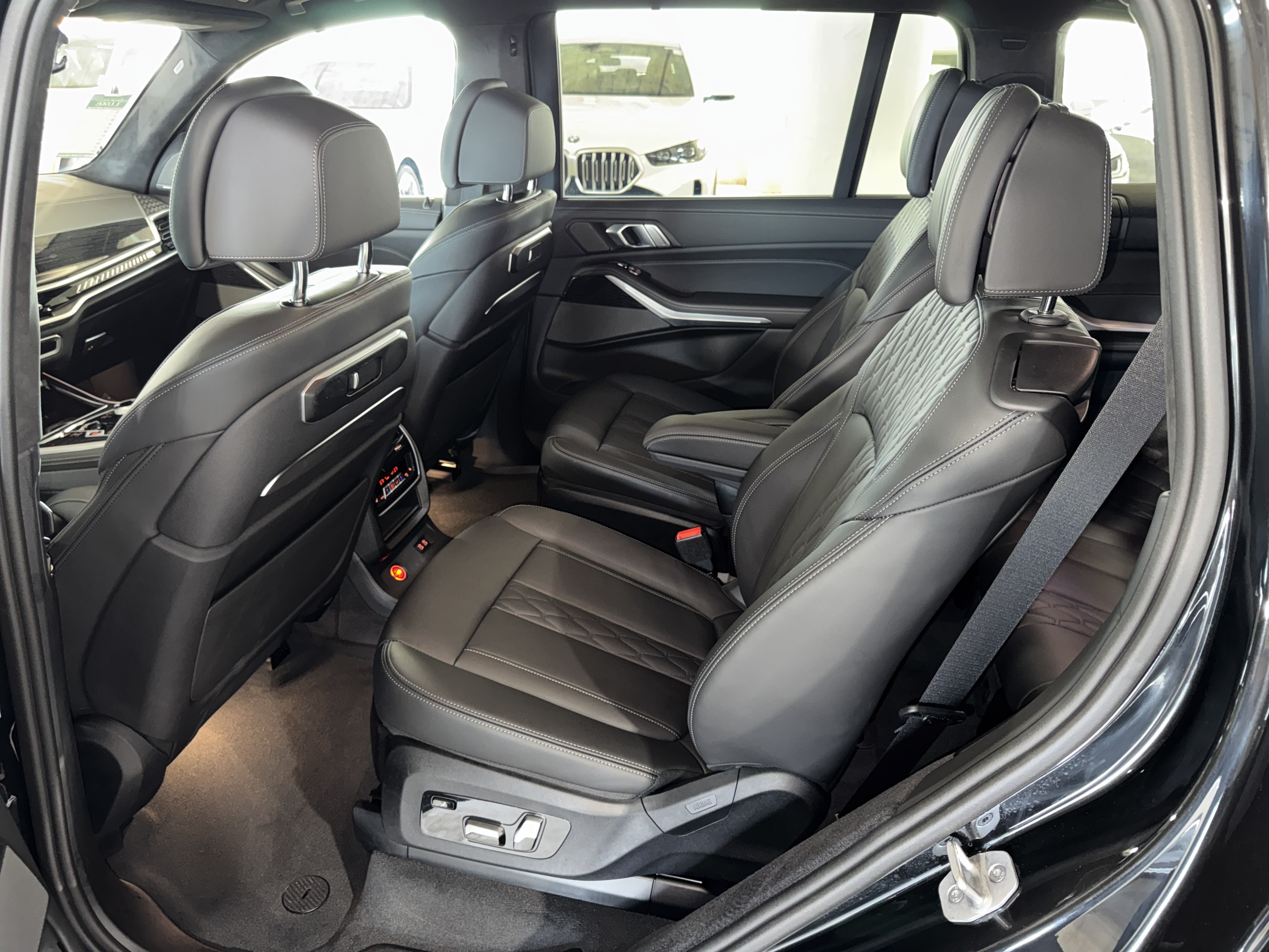 Used 2024 BMW X7 M60i w/ Executive Package AWD/4WD image 16