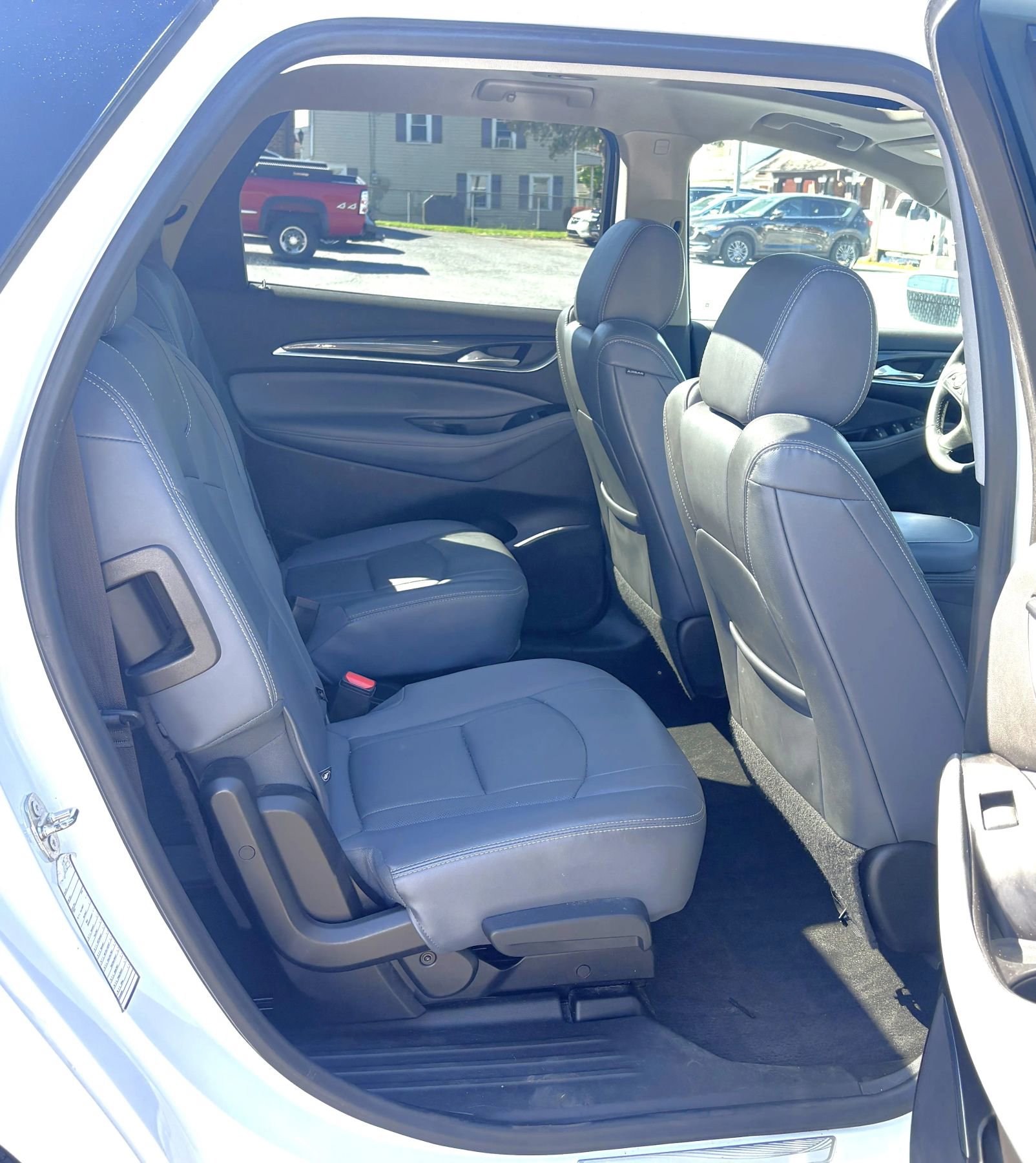 Used 2019 Buick Enclave Essence AWD/4WD image 9
