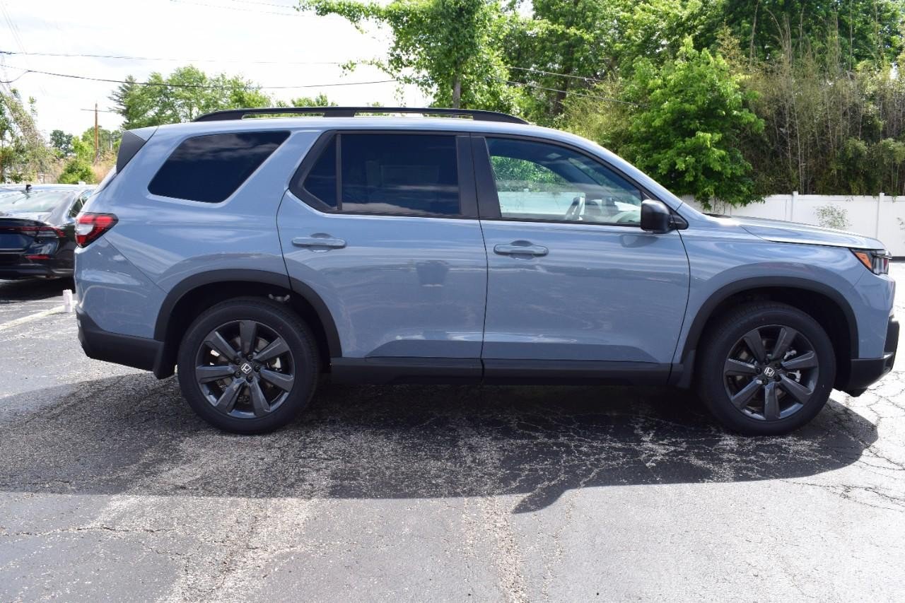 New 2026 Honda Pilot Sport image 4