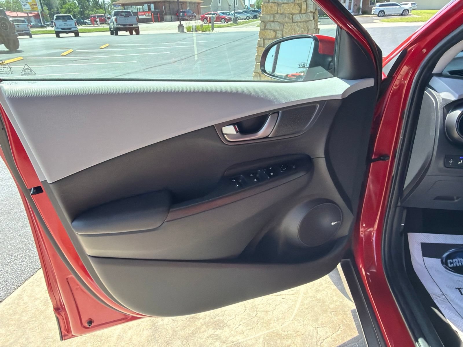 Used 2021 Hyundai Kona Limited FWD image 8