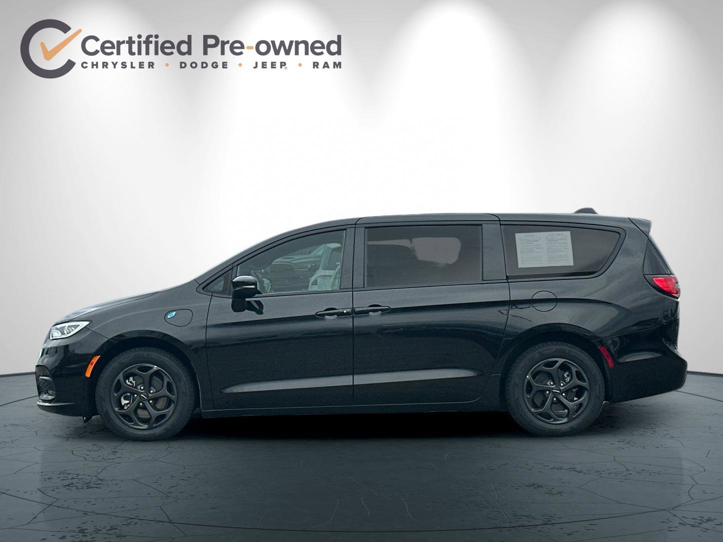 Used 2023 Chrysler Pacifica Touring-L w/ S Appearance Package FWD image 7