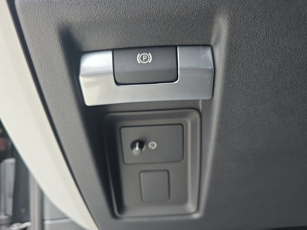 New 2026 Land Rover Defender 130 X-Dynamic SE AWD/4WD image 27
