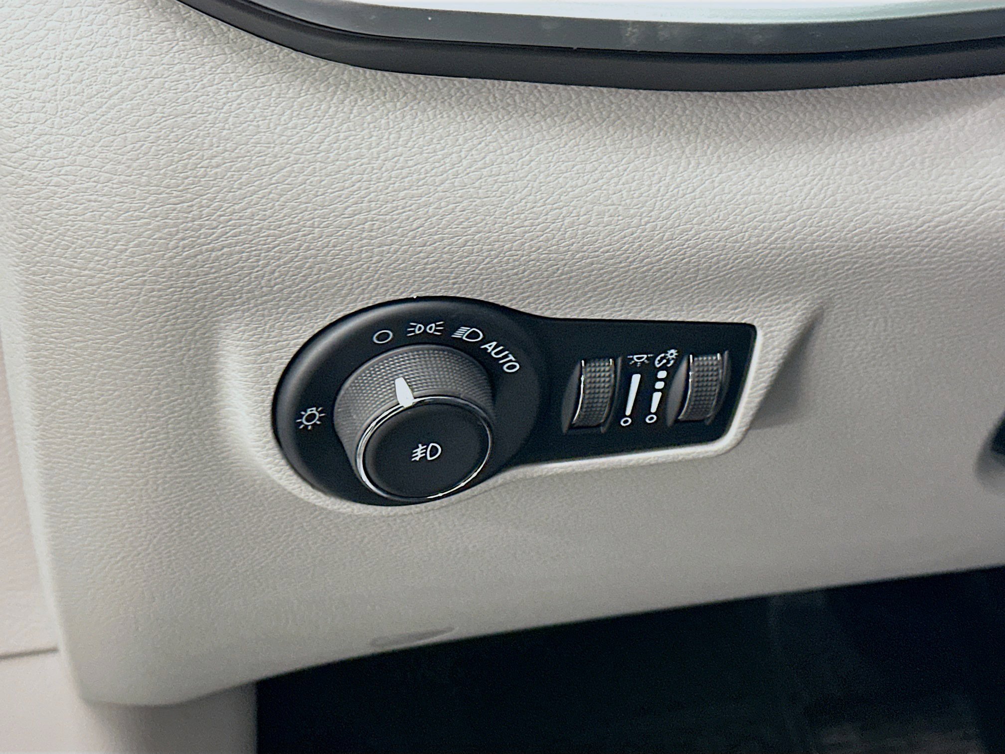 Used 2024 Jeep Compass Latitude w/ Convenience Group image 17