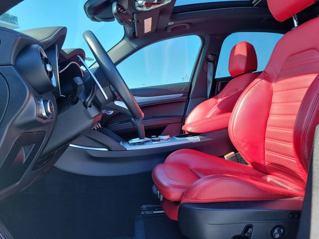Used 2023 Alfa Romeo Stelvio Veloce image 18