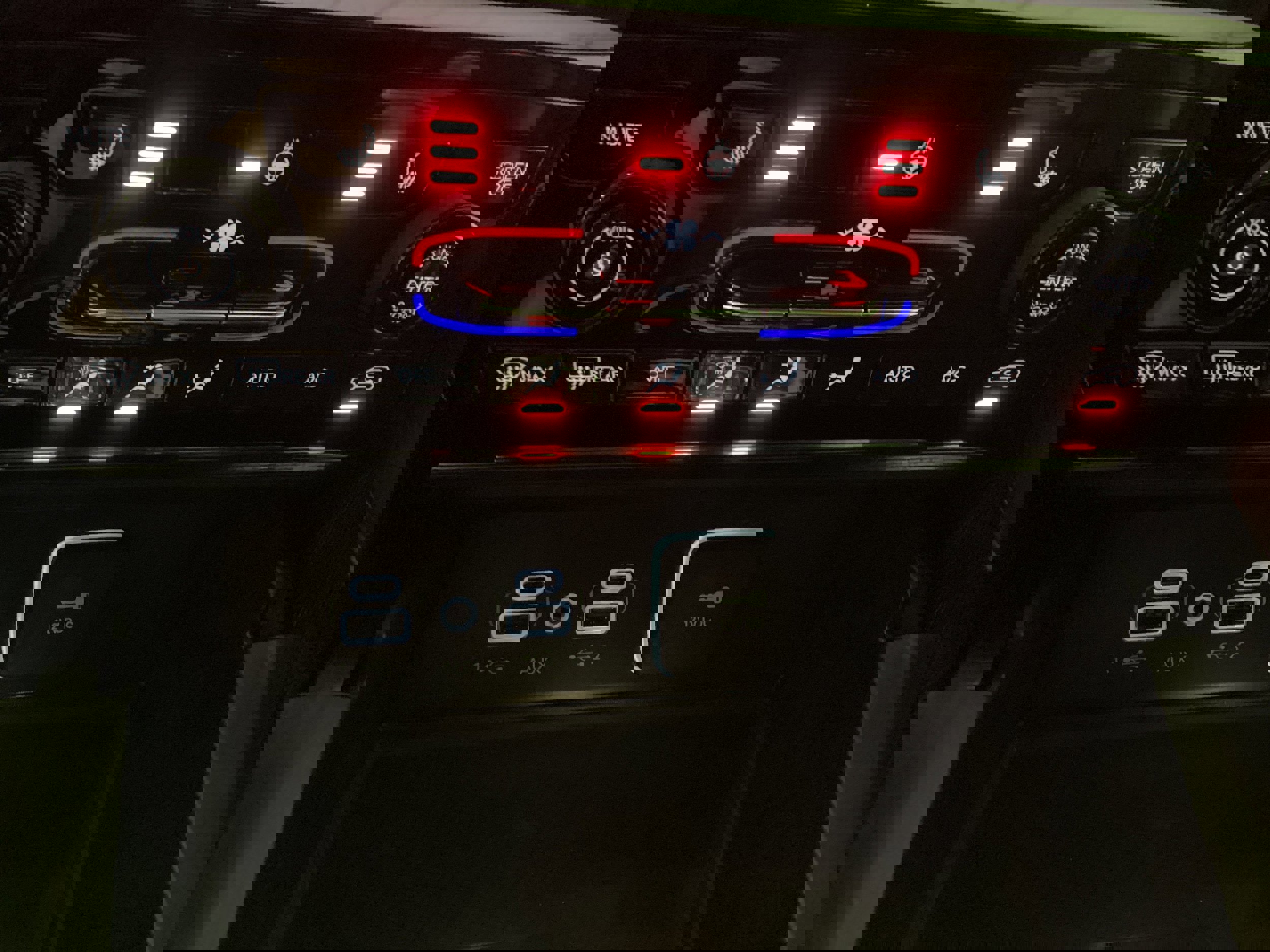 Used 2024 Jeep Grand Cherokee Altitude image 29