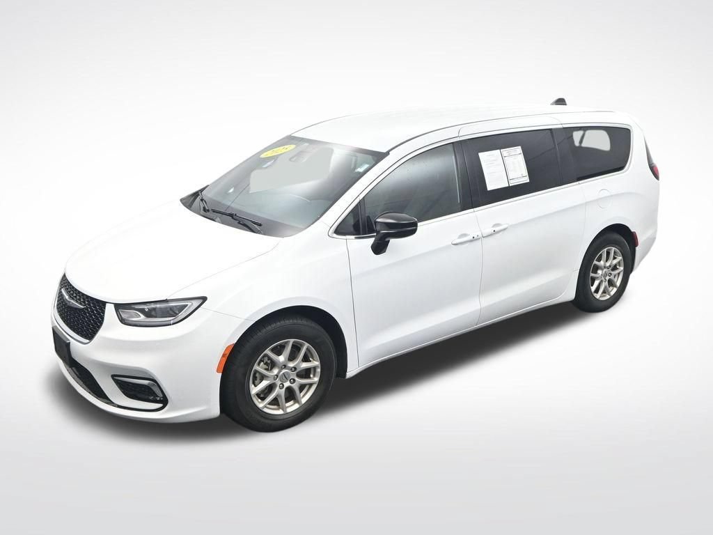 Used 2025 Chrysler Pacifica Select FWD image 23