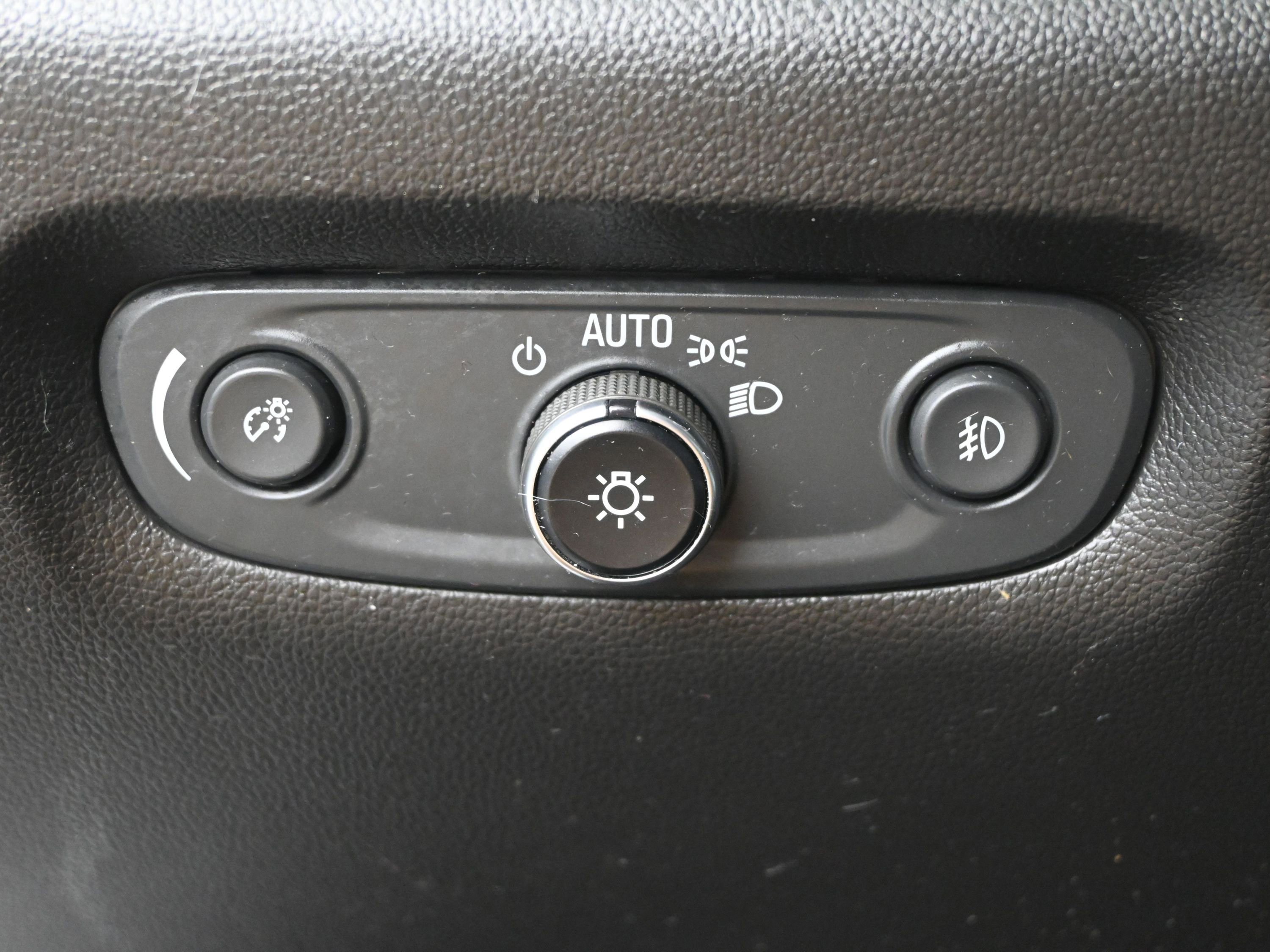 Used 2020 Chevrolet Traverse LT w/ Driver Confidence II Package AWD/4WD image 12