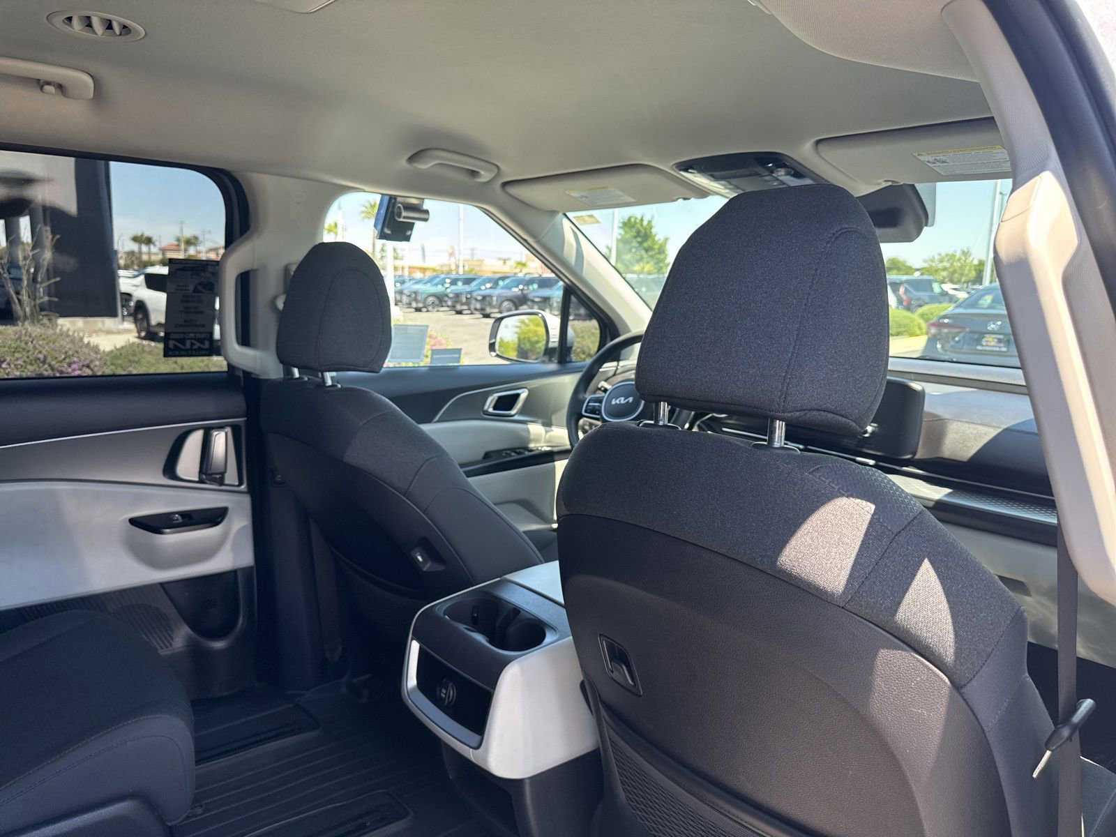 Used 2022 Kia Carnival LX FWD image 25
