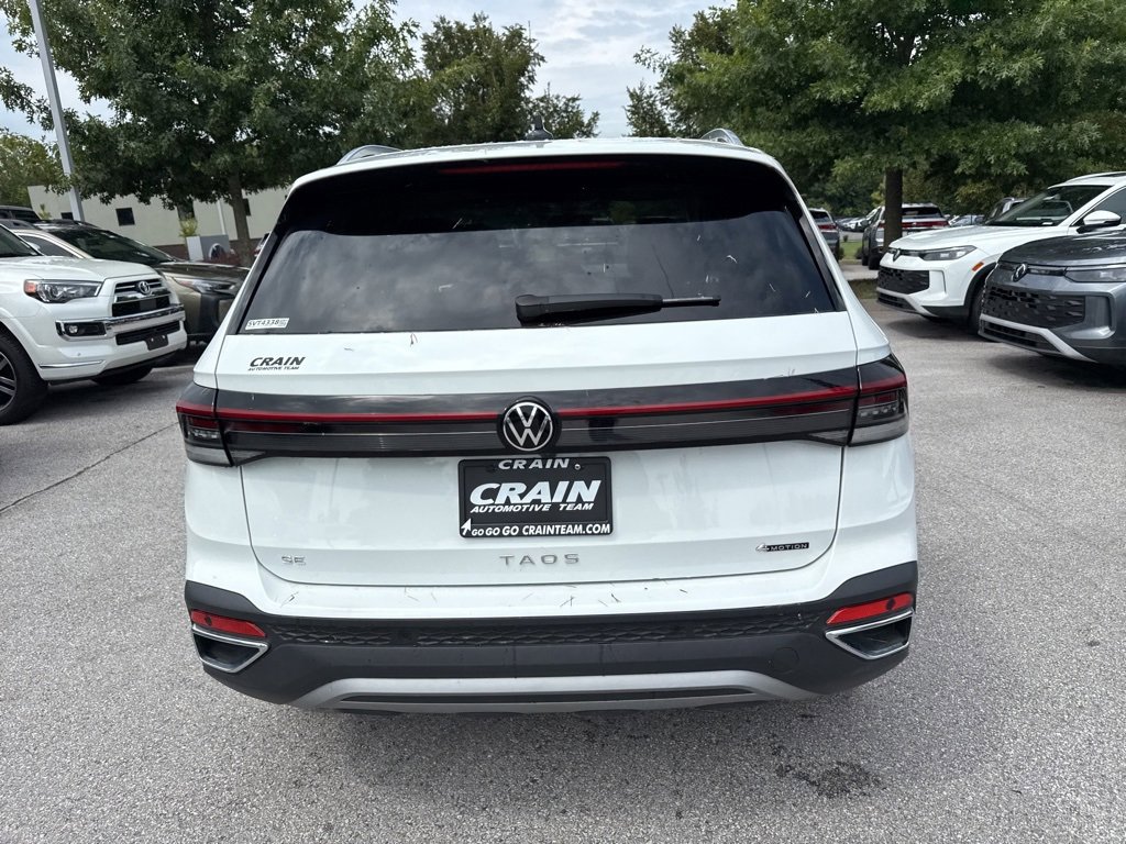 Used 2025 Volkswagen Taos SE image 4