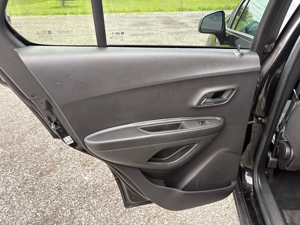 Used 2021 Chevrolet Trax LS w/ Tint and Cruise Package FWD image 10