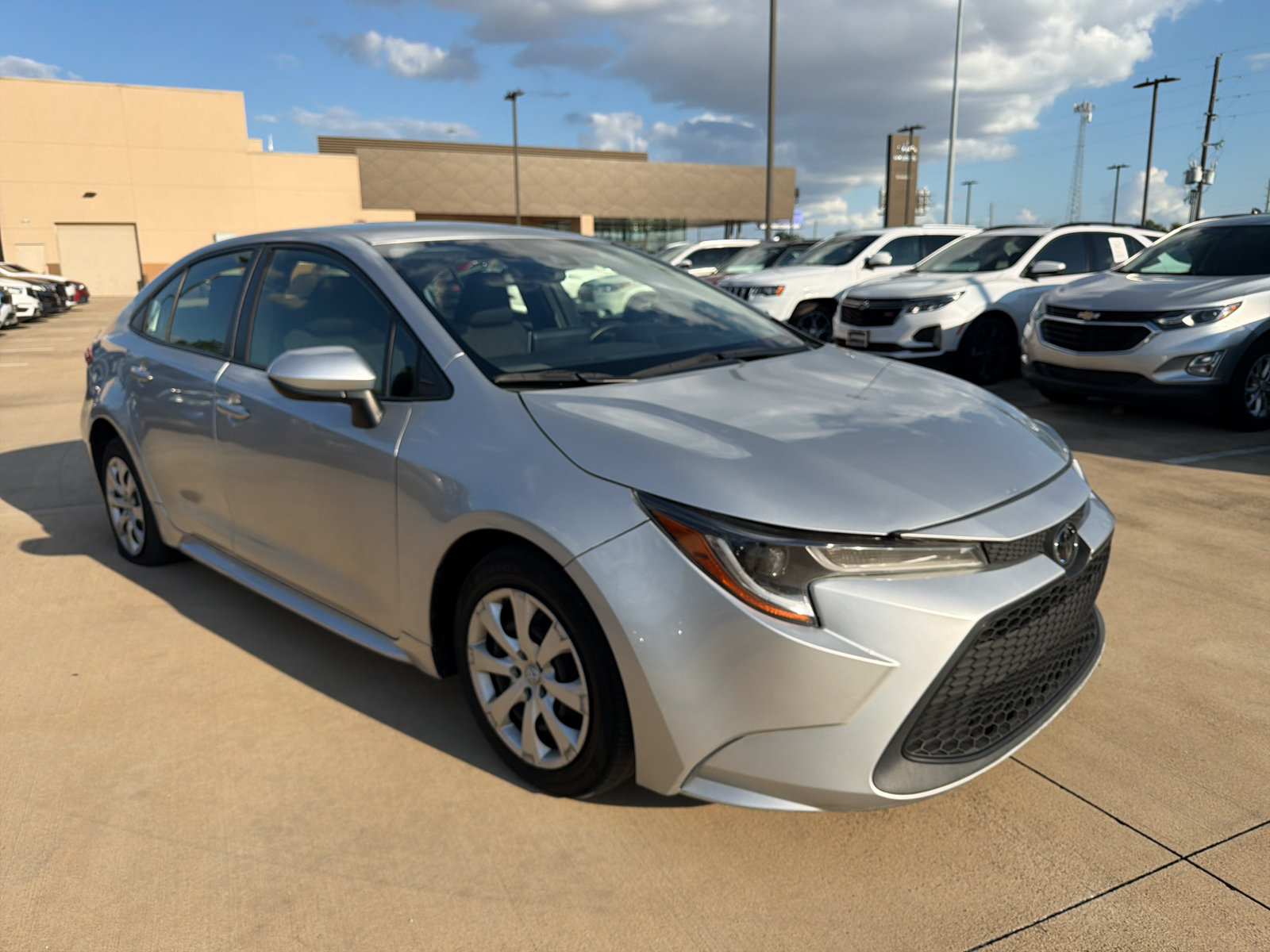 Used 2020 Toyota Corolla LE FWD image 3