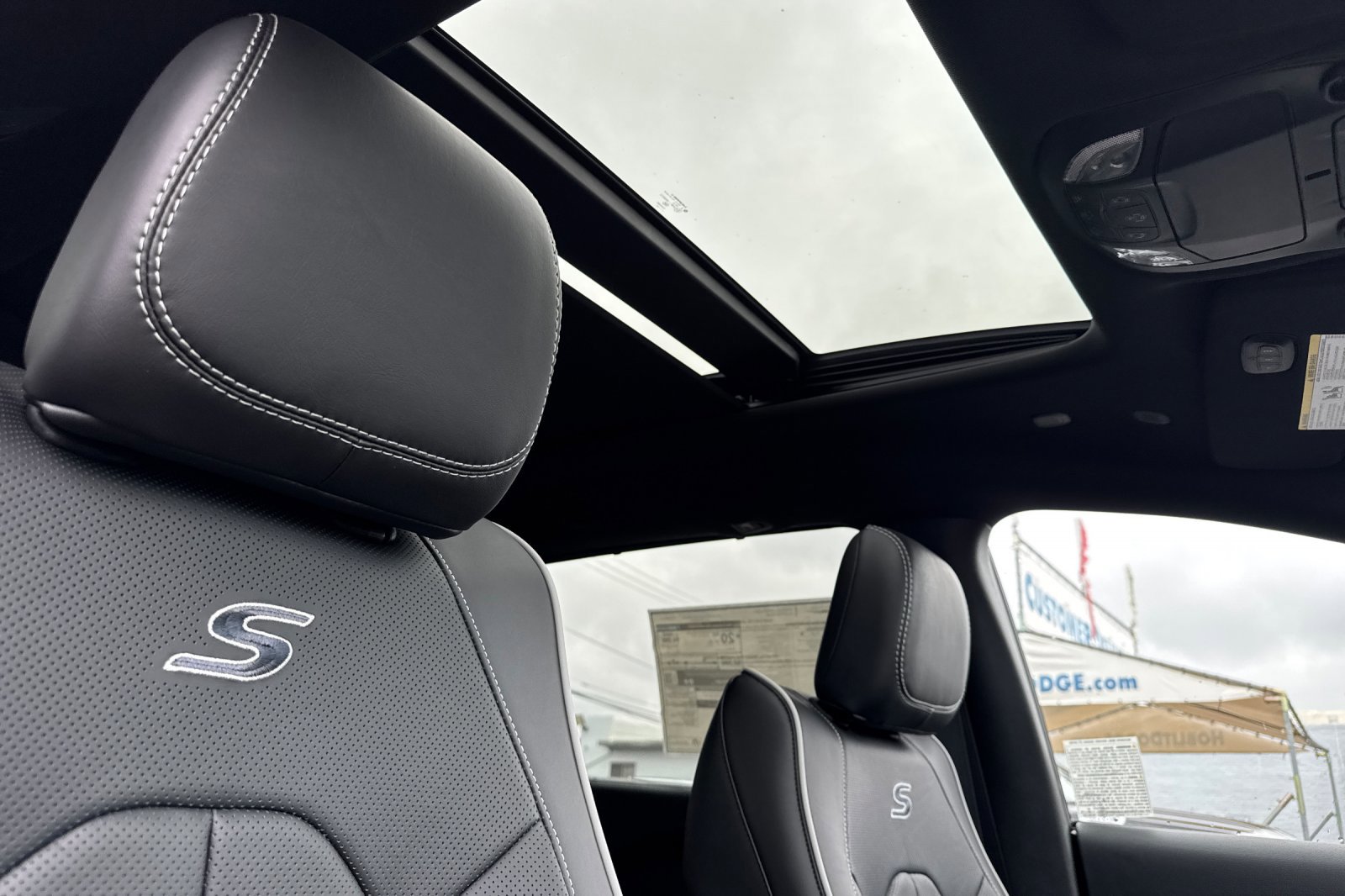 New 2026 Chrysler Pacifica Limited w/ S Appearance Package image 17