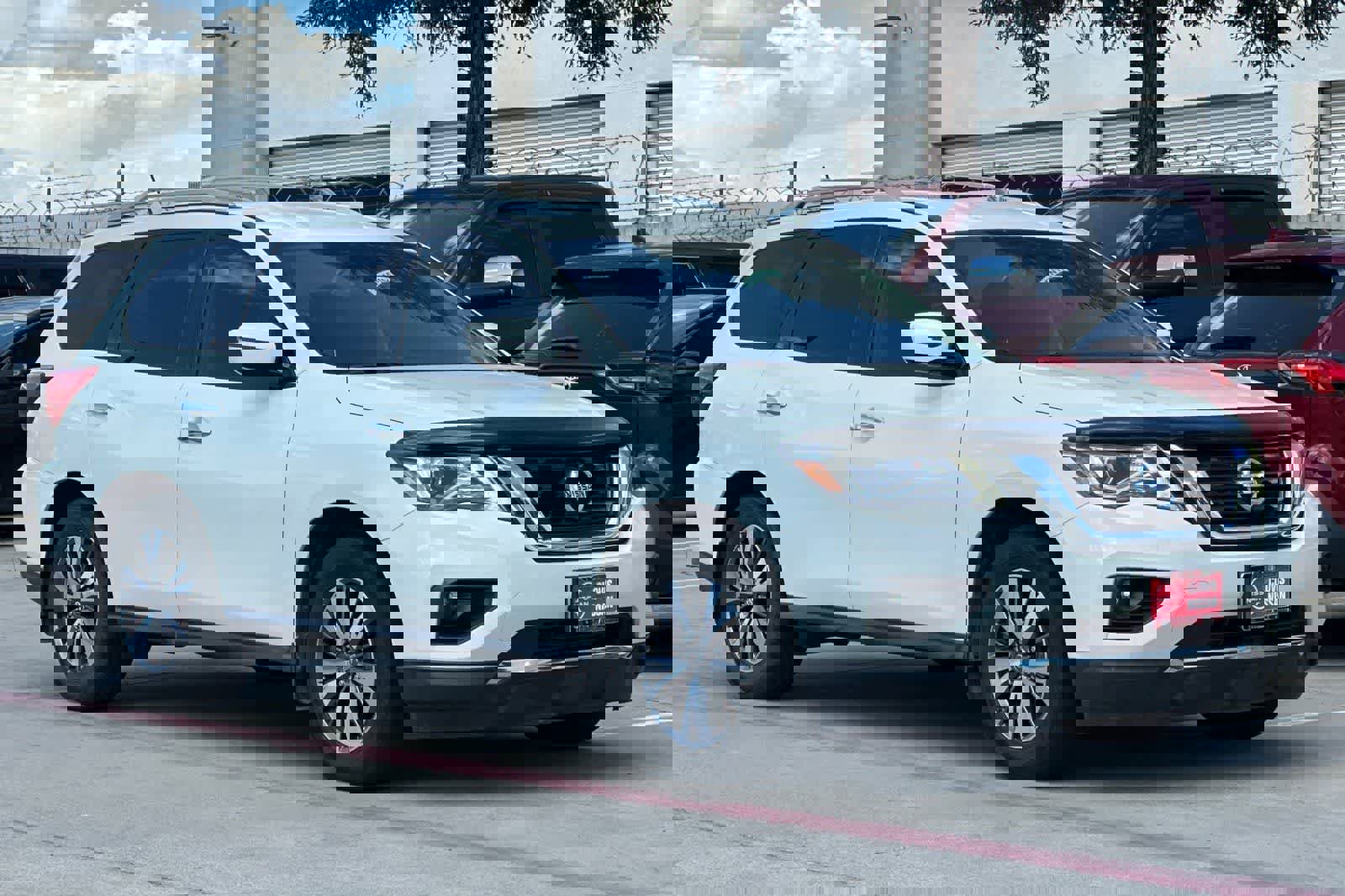 Used 2017 Nissan Pathfinder SV w/ Cargo Package image 10