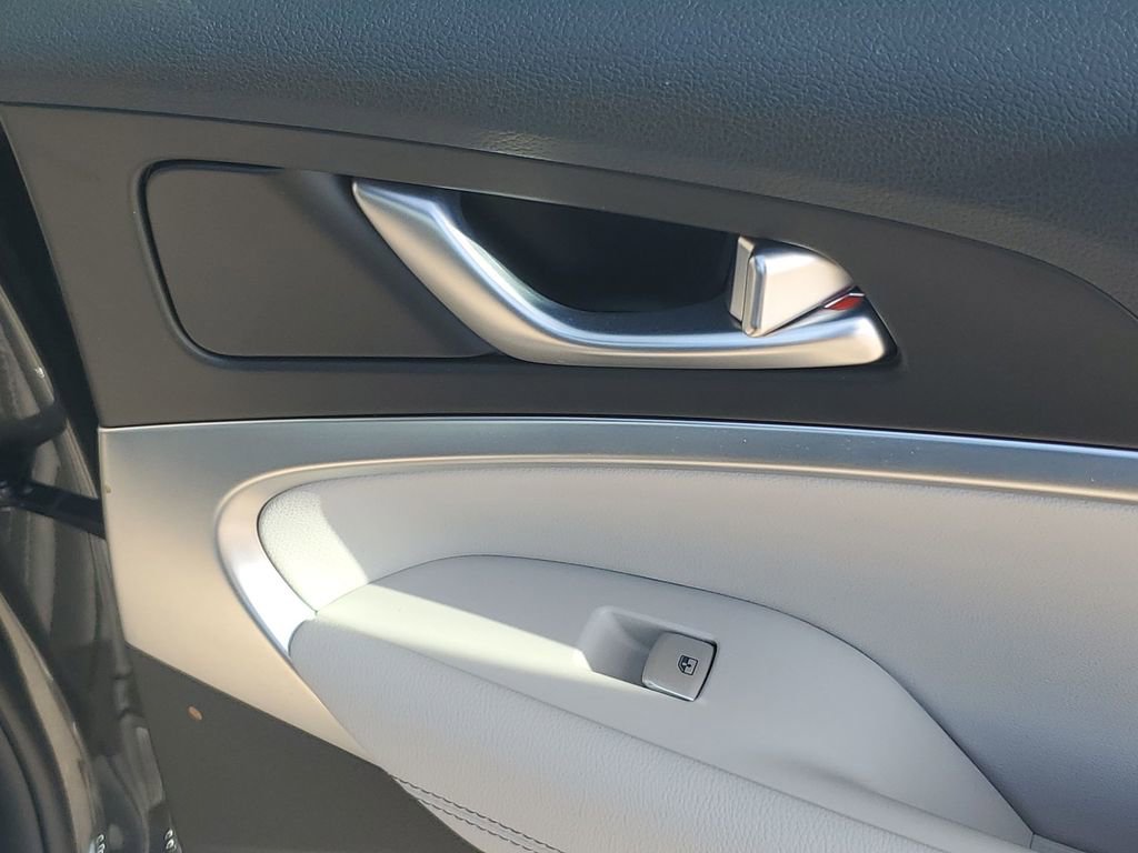 Used 2023 Genesis G70 2.0T image 48