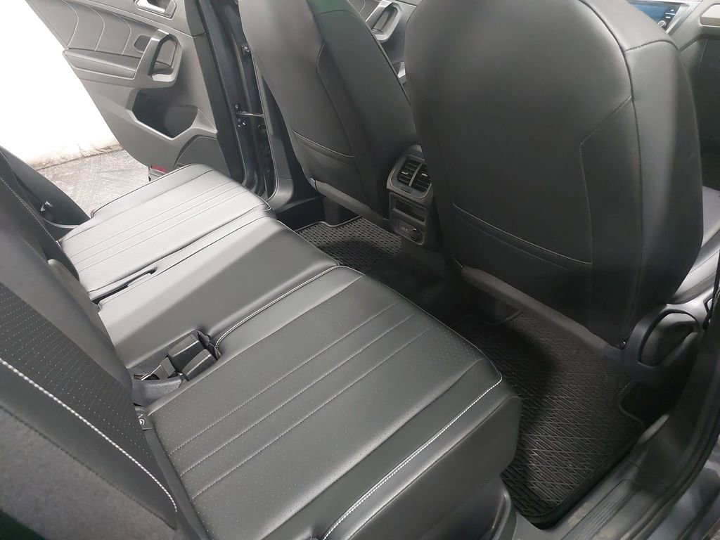 Used 2023 Volkswagen Tiguan SE image 11