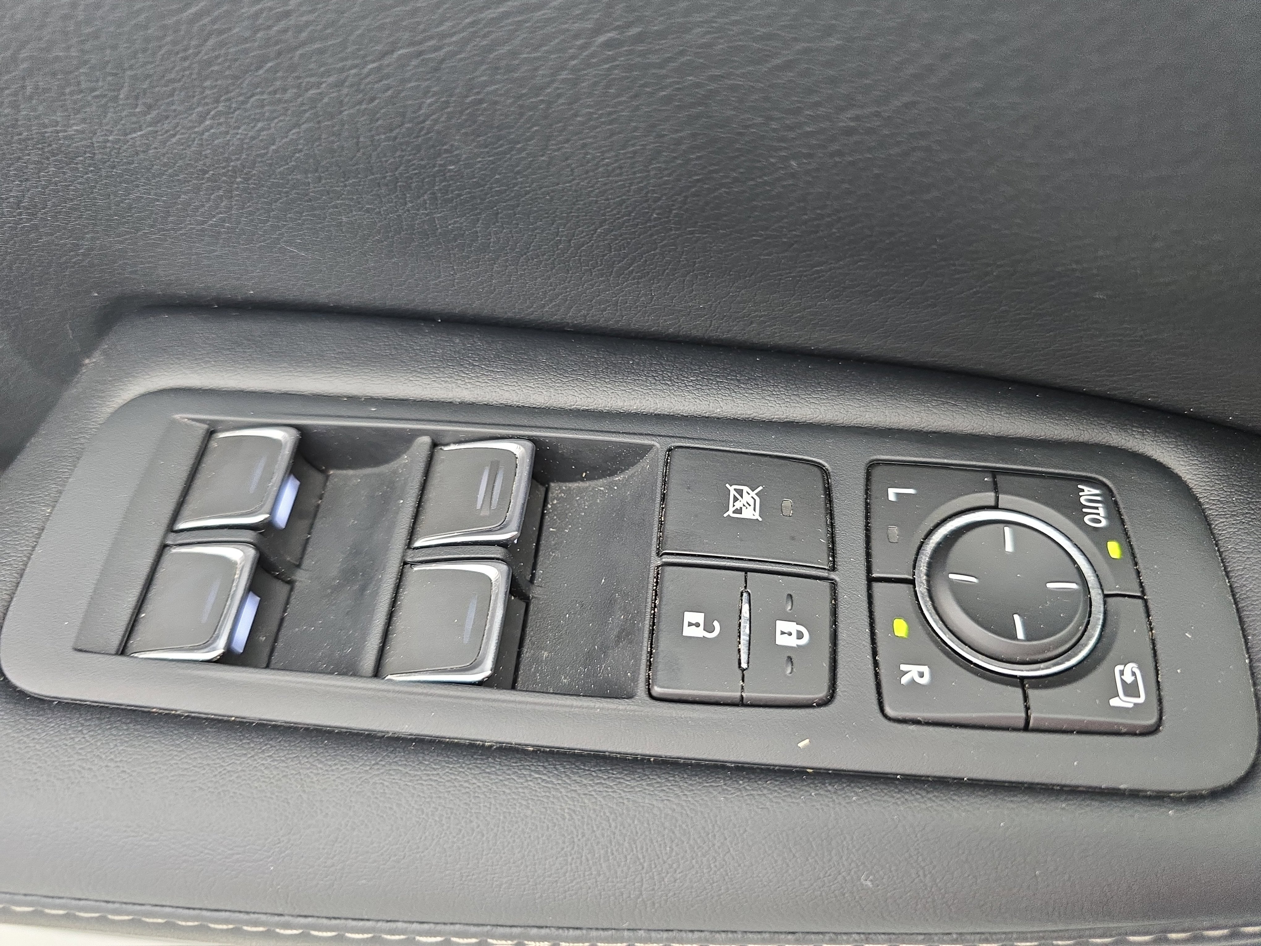 Used 2022 Lexus RX 450hL AWD w/ Premium Package image 29