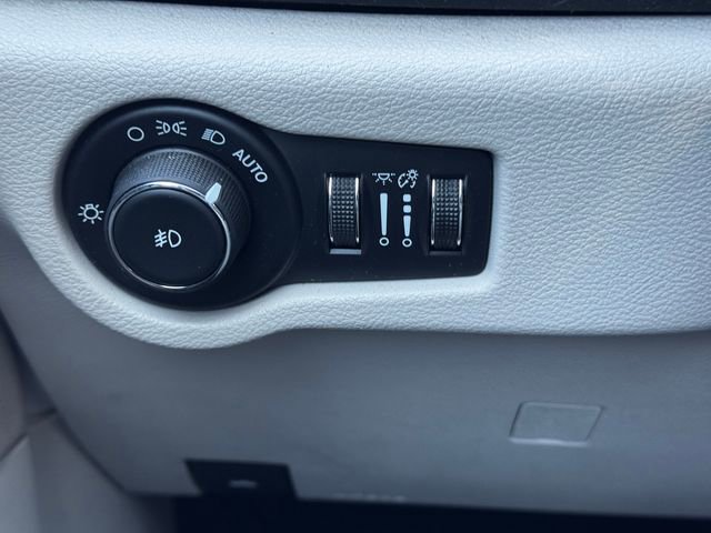 Used 2017 Chrysler Pacifica Touring-L Plus w/ Tire & Wheel Group FWD image 25