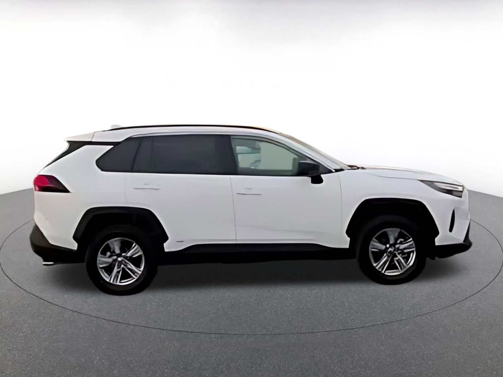 Used 2025 Toyota RAV4 LE image 9