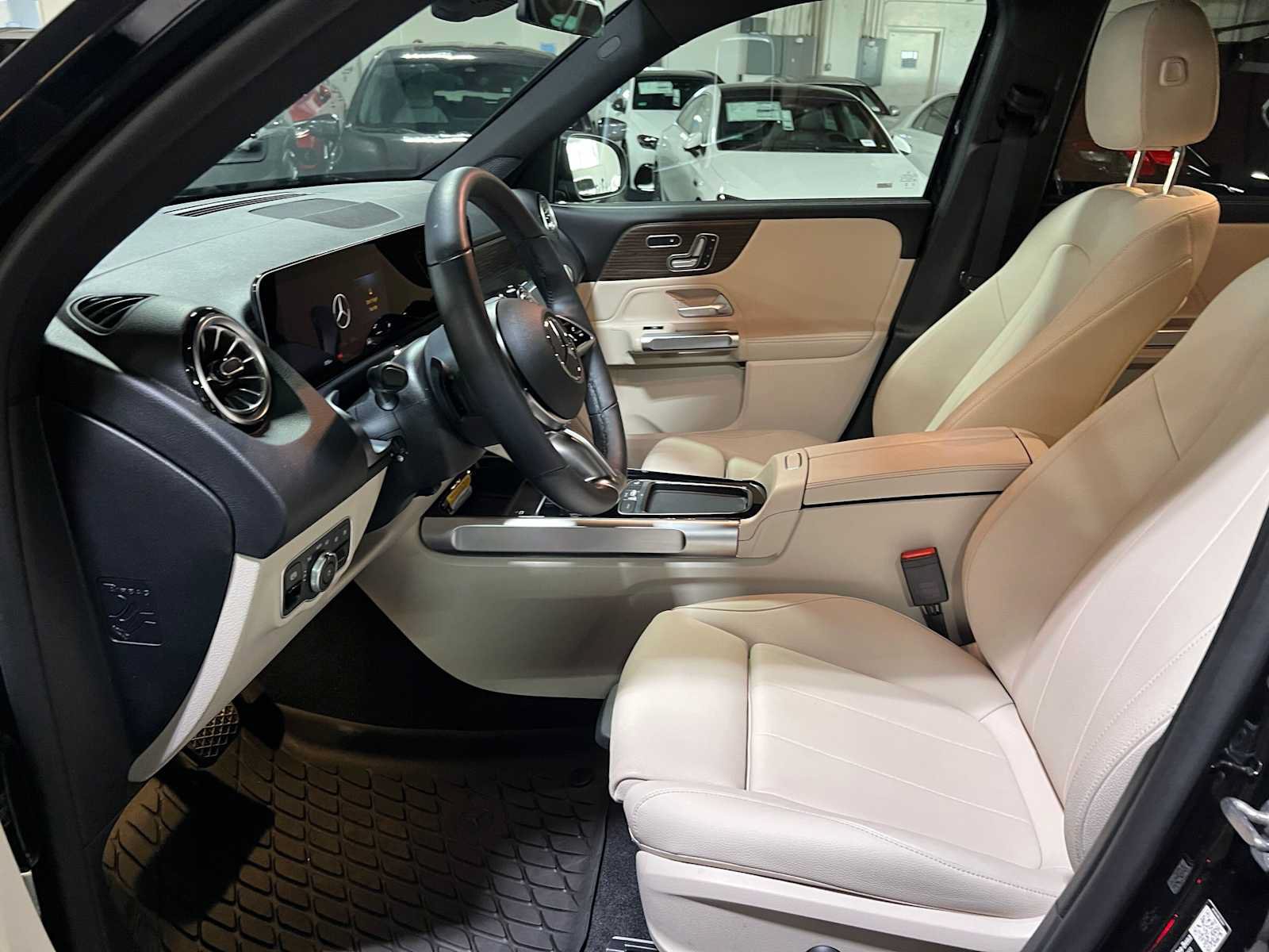 Used 2026 Mercedes-Benz GLB 250 4MATIC image 24