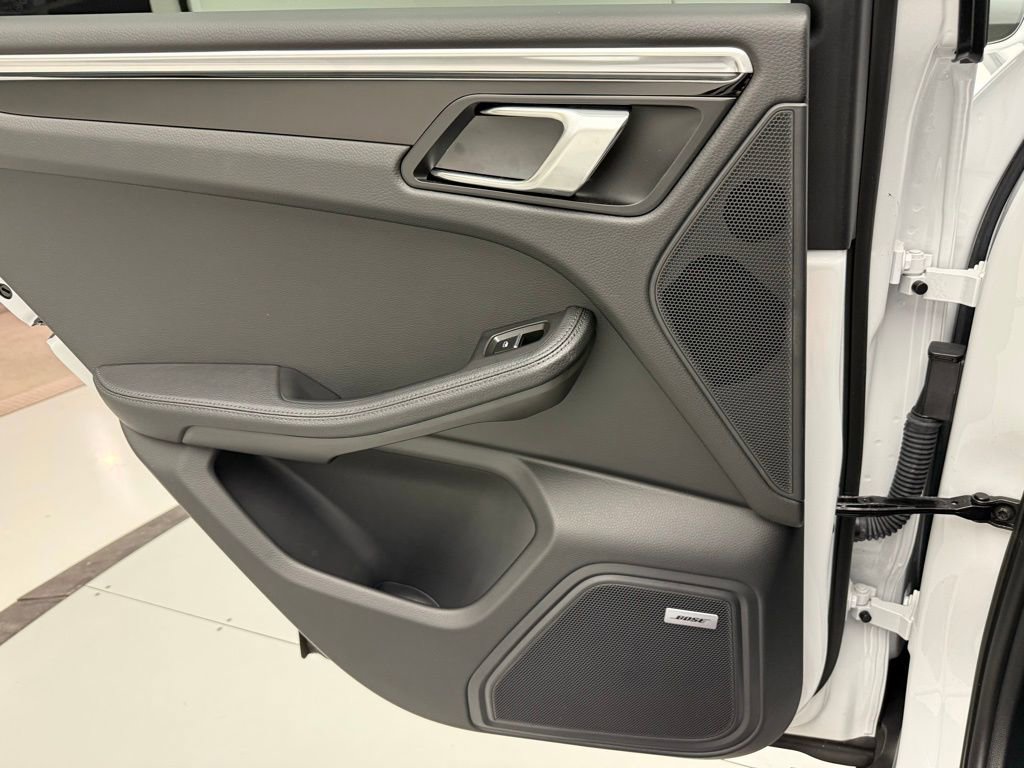 Used 2024 Porsche Macan image 28