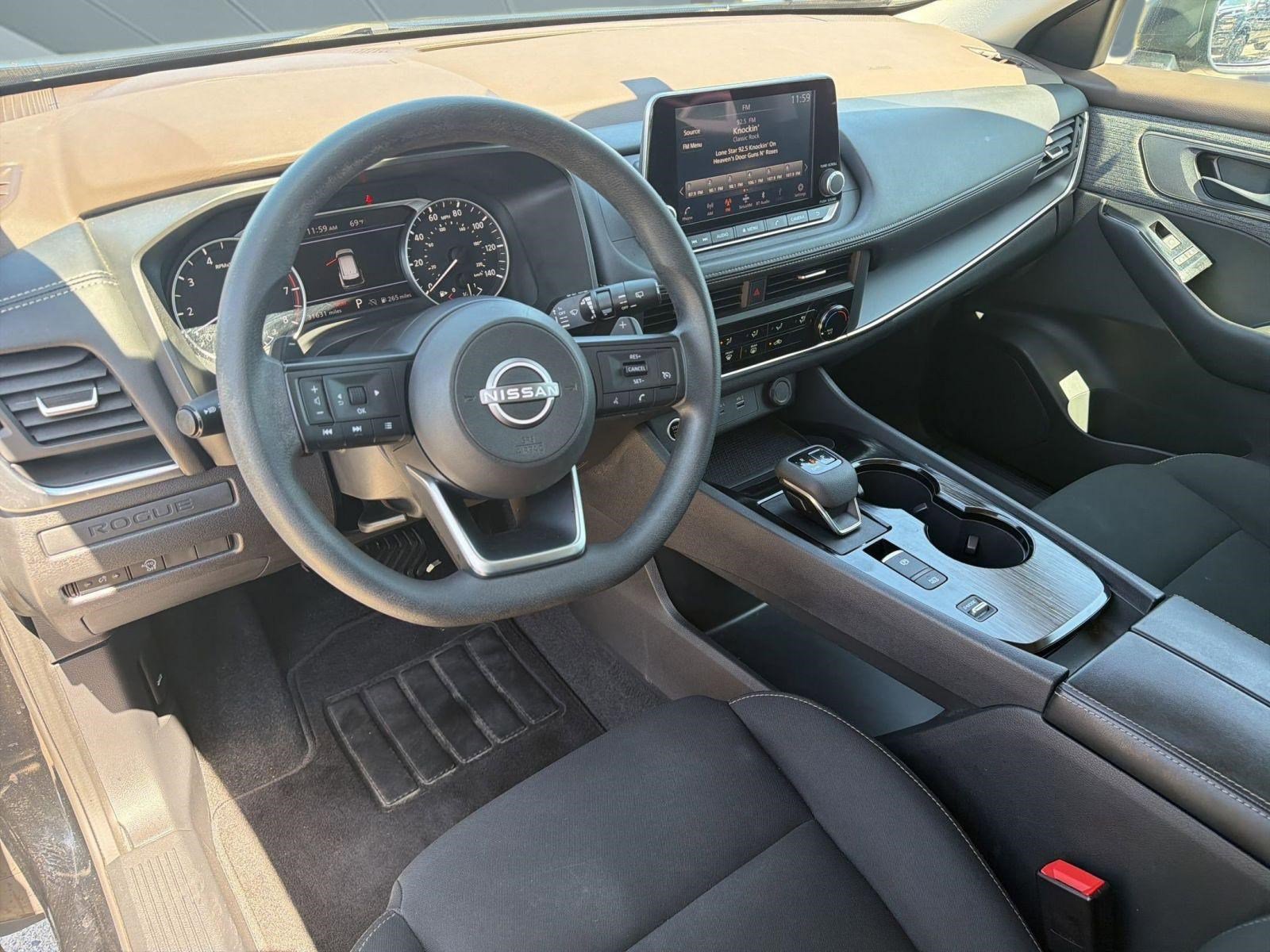 Used 2023 Nissan Rogue S image 4