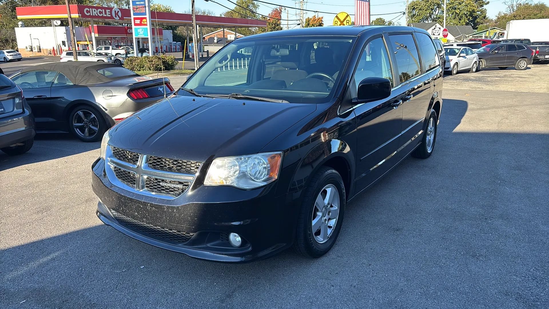 Used 2012 Dodge Grand Caravan Crew FWD image 3