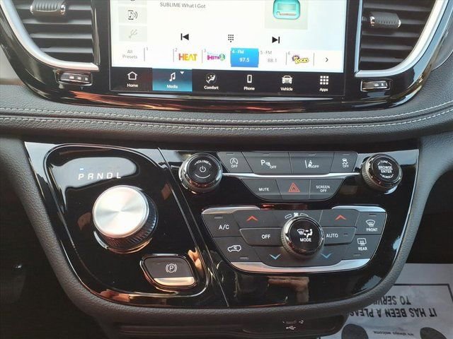 New 2026 Chrysler Pacifica Select FWD image 16